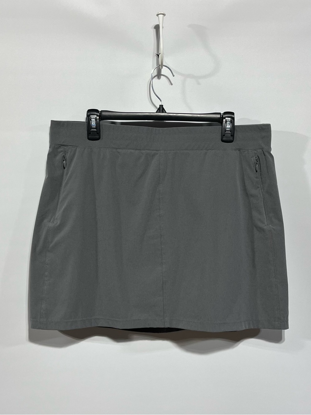 KÜHL Freeflex Skort in the "Flint" Gray Size‎ Large